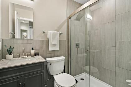 Fun Location Studio Apt near Boystown Best Price! OD8 - image 9