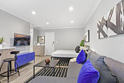 Cozy Modern Studio in Lakeview near Lincoln Park - image 11