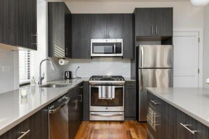 Classic DePaul 2BR with Full Kitchen by Zencity - image 7