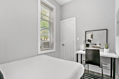 Stylish Comfortable 2-Bedroom 1 Bath West Town - image 8