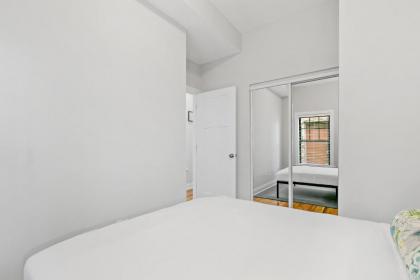 Charming 2BR Apt Nearby Transit Shops & Logan Sq - image 17