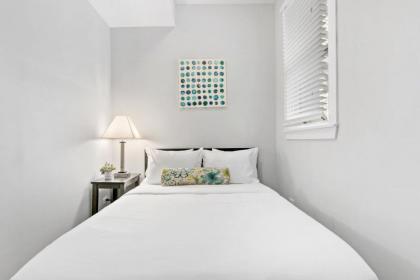 Lit & Trendy 1-Bedroom Apt in the Iconic Hyde Park - image 10