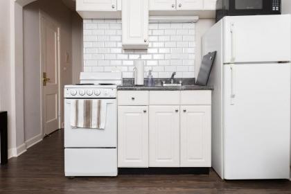 Classic HP 1BR with Fast Transit to UChicago & DT by Zen Rentals - image 9