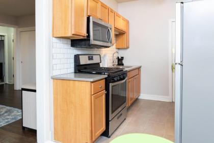 Classic HP 1BR with Fast Transit to UChicago & DT by Zen Rentals - image 8