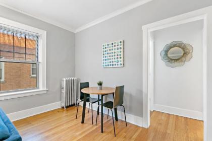 Relax and Retreat 1BR Apt in Historic Ravenswood - image 10