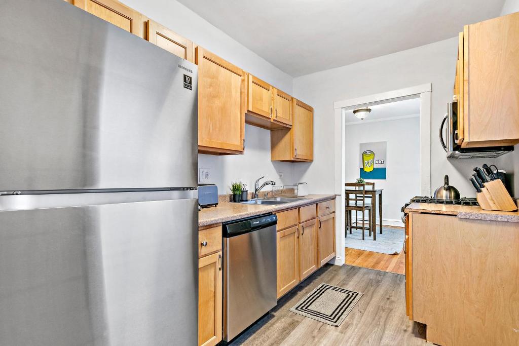 Chicago Local Vibe Residential 1BR Roscoe Village - main image