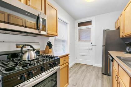 Chicago Local Vibe Residential 1BR Roscoe Village - image 7