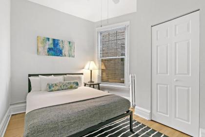 Real Comfort in a 2BR APT close to Wrigley Field - image 7