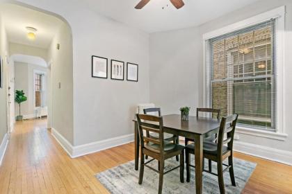 Real Comfort in a 2BR APT close to Wrigley Field - image 8