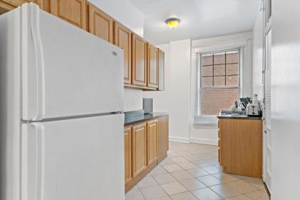 Real Comfort in a 2BR APT close to Wrigley Field - image 9