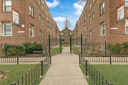 King Bed Full Kitchen Rogers Park 5mins Loyola - image 16