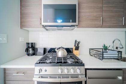 Modern Style Studio Full Kitchen Boystown - image 14