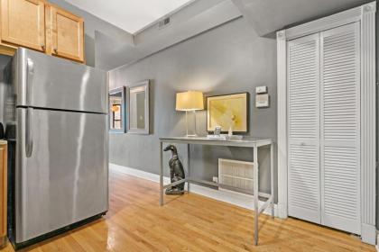 Feel the Vibe 2BR Designer Apt in Festive Boystown - image 10