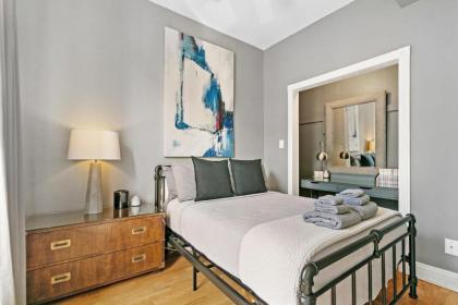 Feel the Vibe 2BR Designer Apt in Festive Boystown - image 9