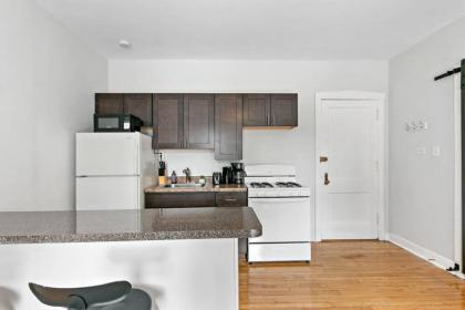 Well Located Apt Complete Amenities Solo/Couple - image 9