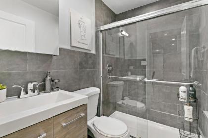 Modern & Stylish 1BR Apt in the Center of Lakeview - image 11