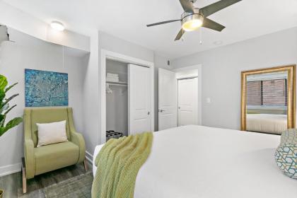 Modern & Stylish 1BR Apt in the Center of Lakeview - image 14