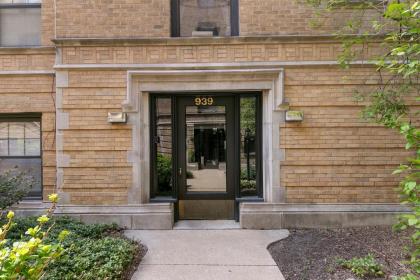 Comfy 1BR Apt Near Lakeview Shops & Restaurants - image 13