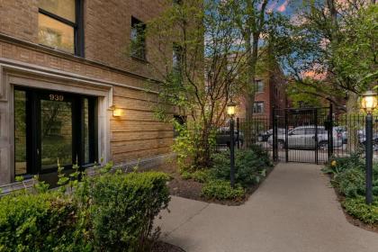 Comfy 1BR Apt Near Lakeview Shops & Restaurants - image 14