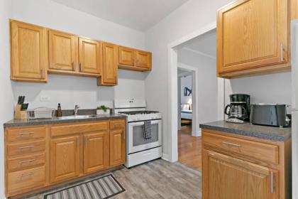 Great Price & Top Location Comfy 1BR Apt for 4 - image 14