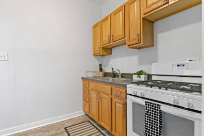 Great Price & Top Location Comfy 1BR Apt for 4 - image 9