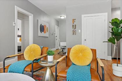 Modern 3BR Apt in Boystown 12-min walk to Wrigley - image 13