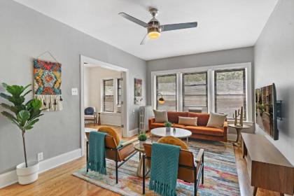 Modern 3BR Apt in Boystown 12-min walk to Wrigley - image 17