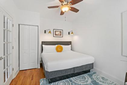 Modern 3BR Apt in Boystown 12-min walk to Wrigley - image 6