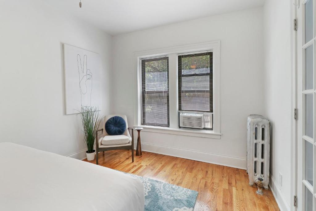 Modern 3BR Apt in Boystown 12-min walk to Wrigley - image 7