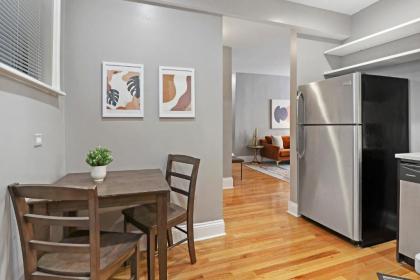 Homey 2BR Unit in Boystown Steps from Everything - image 10