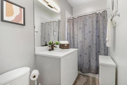 Homey 2BR Unit in Boystown Steps from Everything - image 12