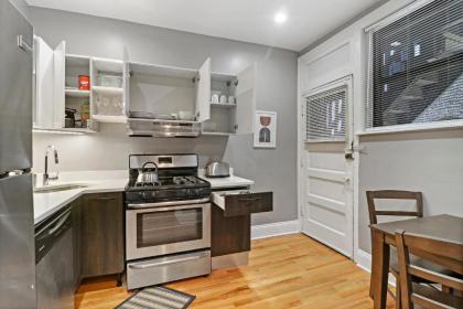 Homey 2BR Unit in Boystown Steps from Everything - image 15