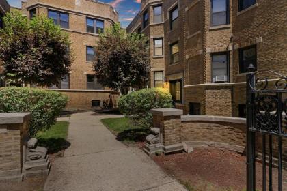 Homey 2BR Unit in Boystown Steps from Everything - image 18