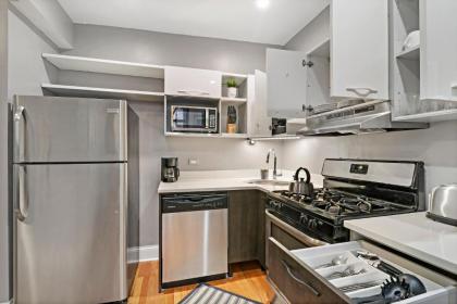 Homey 2BR Unit in Boystown Steps from Everything - image 8