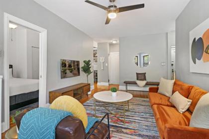 Homey 2BR Unit in Boystown Steps from Everything - image 9