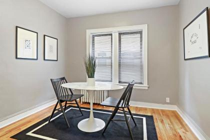 Cozy Modern 1BR Apt 10-min Walk to Wrigley Field - image 10