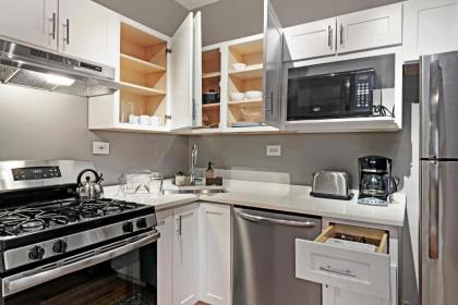 Cozy Modern 1BR Apt 10-min Walk to Wrigley Field - image 14