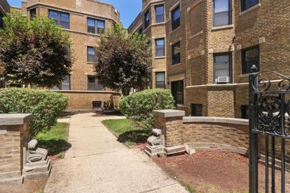 Cozy Modern 1BR Apt 10-min Walk to Wrigley Field - image 16