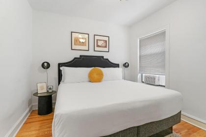 Cozy Modern 1BR Apt 10-min Walk to Wrigley Field - image 4