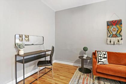 Cozy Modern 1BR Apt 10-min Walk to Wrigley Field - image 5