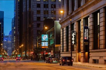 Hilton Garden Inn- Chicago Central Loop - image 2