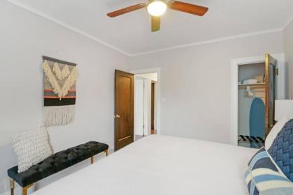 Quiet Spacious 2BR Apt walk to Train near Shops - image 17