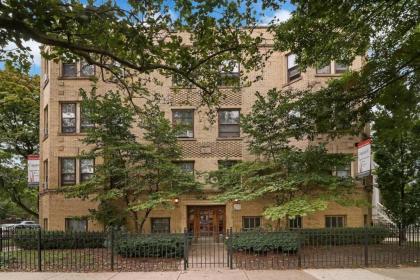 Quiet Spacious 2BR Apt walk to Train near Shops - image 8