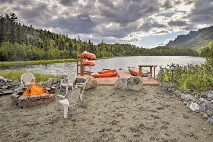 Lodge 88 - Steps to Weiner Lake with Dock and Boat!