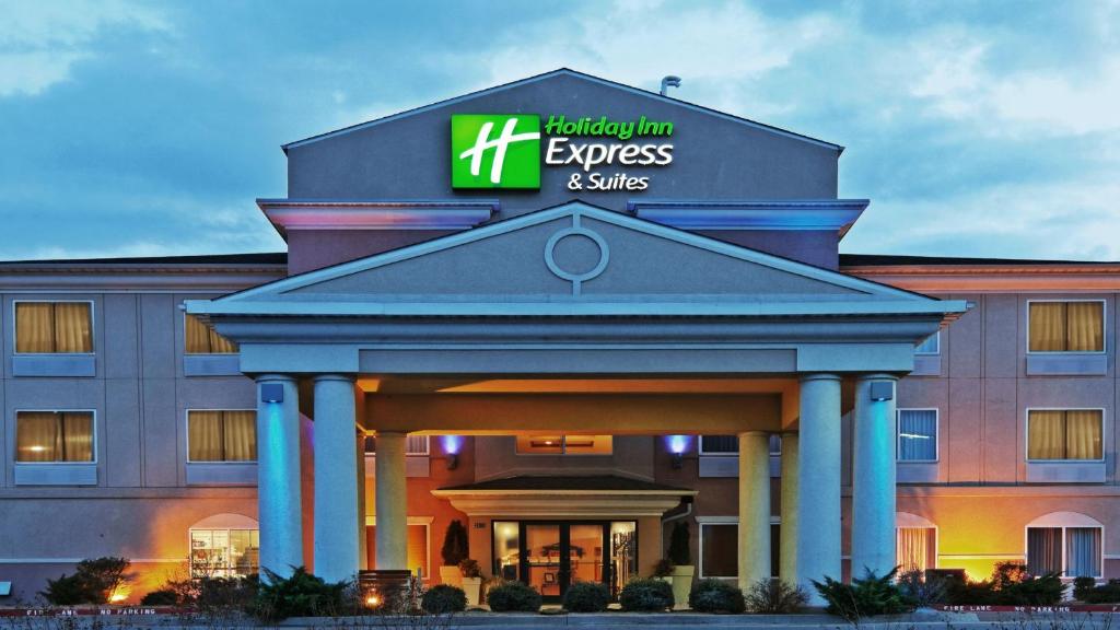 Holiday Inn Express Hotel & Suites Chickasha an IHG Hotel - main image