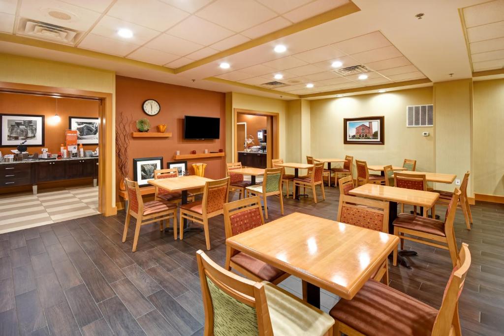 Hampton Inn Chicopee - Springfield - image 3