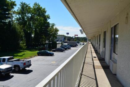 Motel 6-Chicopee MA - Springfield - image 12