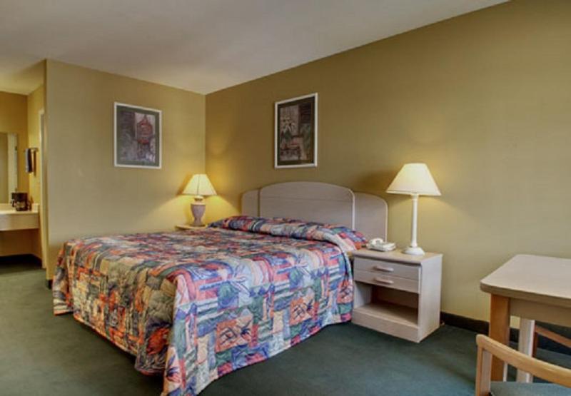 Key West Inn - Childersburg - image 2