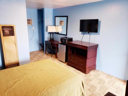 TRADE WINDS MOTEL - image 6