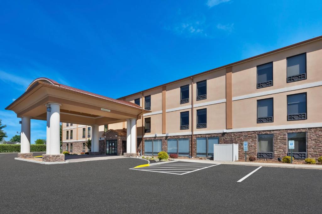 Holiday Inn Express Chillicothe East an IHG Hotel - main image